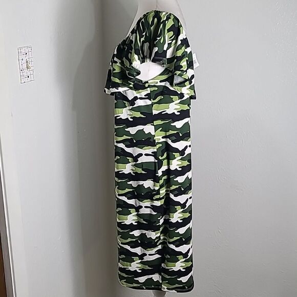 Absolutely ❤️ it!! Green Black & White Camouflage Dress Ruffle Neckline 2X NWT - Picture 4 of 10